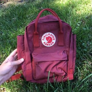 Fjallraven Kanken Ox Red Mini.